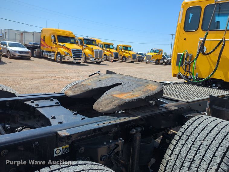 image for item NG9829 2020 Kenworth  T680 semi truck