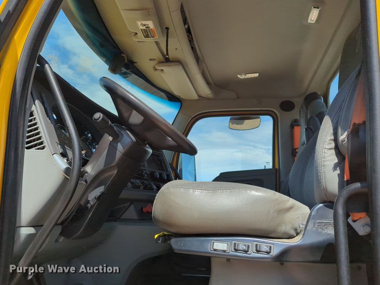 image for item NG9829 2020 Kenworth  T680 semi truck