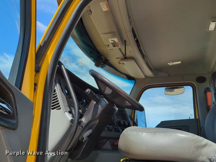 image for item NG9829 2020 Kenworth  T680 semi truck