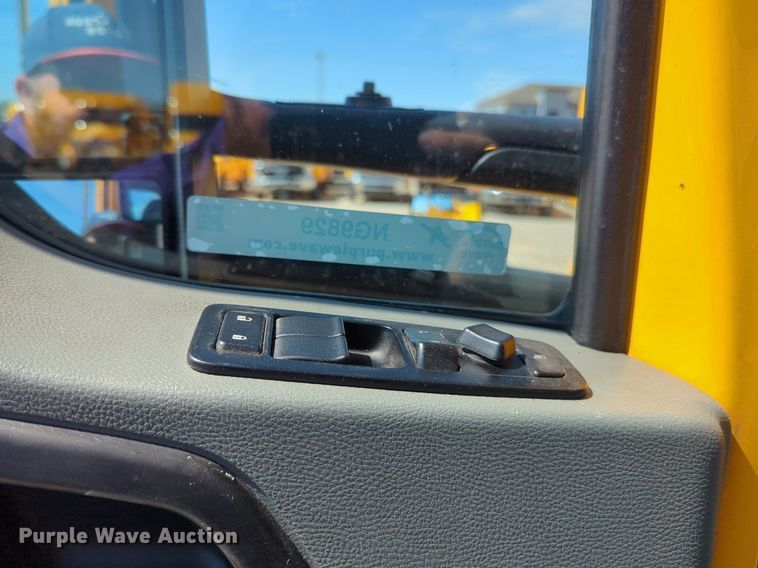 image for item NG9829 2020 Kenworth  T680 semi truck