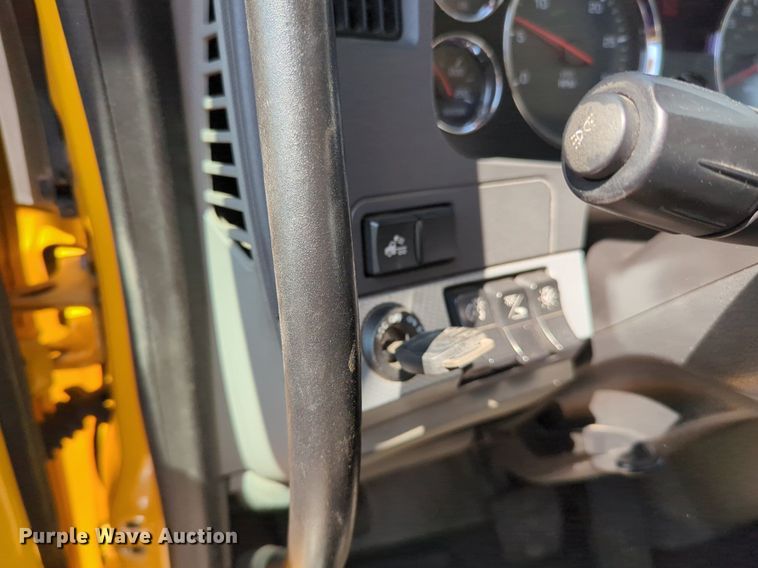 image for item NG9829 2020 Kenworth  T680 semi truck