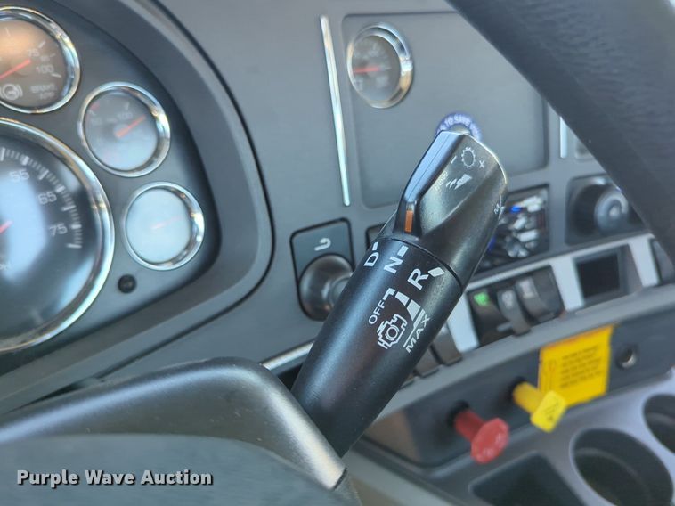 image for item NG9829 2020 Kenworth  T680 semi truck