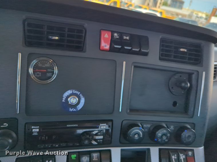 image for item NG9829 2020 Kenworth  T680 semi truck