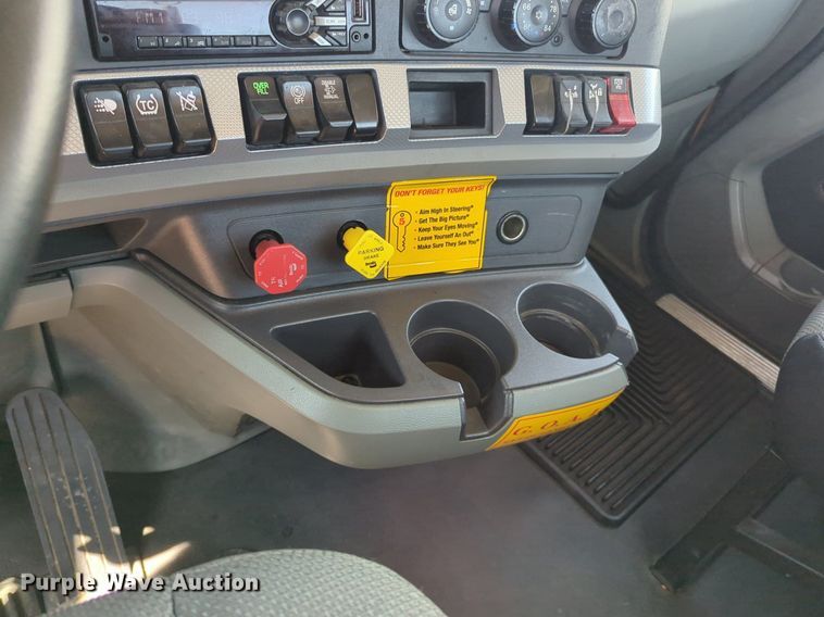 image for item NG9829 2020 Kenworth  T680 semi truck