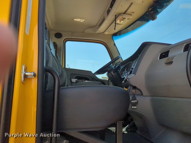 image for item NG9829 2020 Kenworth  T680 semi truck