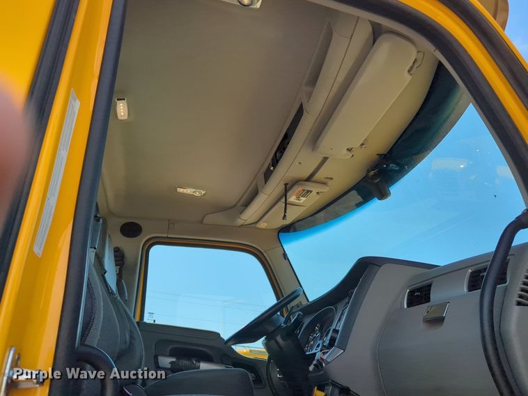 image for item NG9829 2020 Kenworth  T680 semi truck