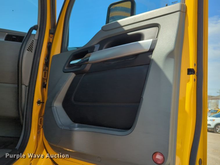 image for item NG9829 2020 Kenworth  T680 semi truck