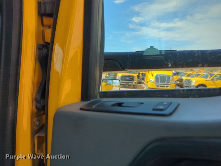 image for item NG9829 2020 Kenworth  T680 semi truck