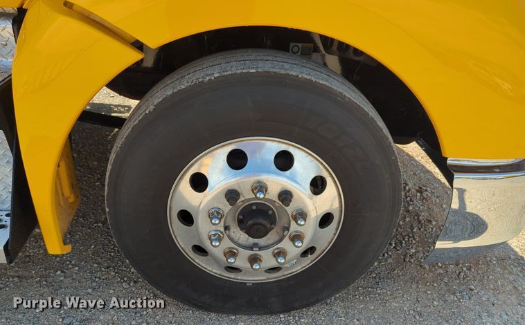 image for item NG9829 2020 Kenworth  T680 semi truck