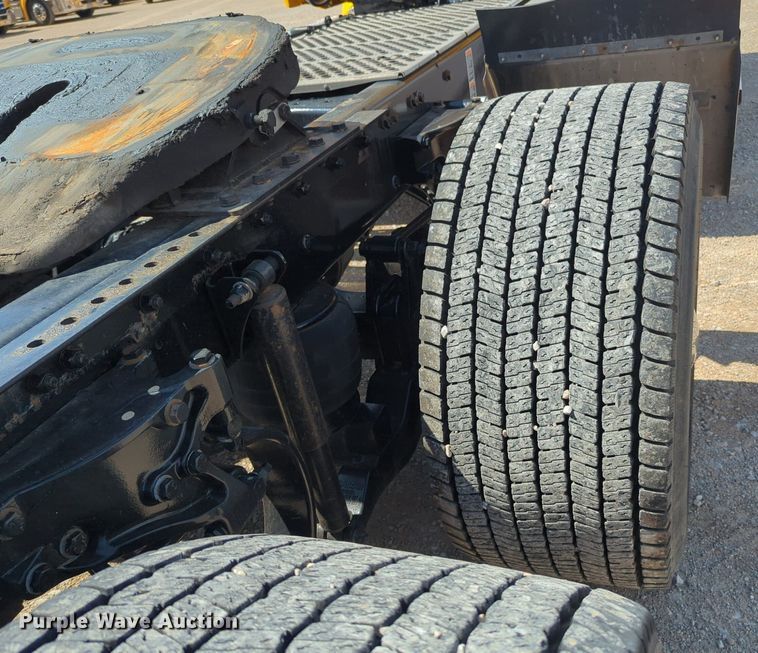 image for item NG9829 2020 Kenworth  T680 semi truck