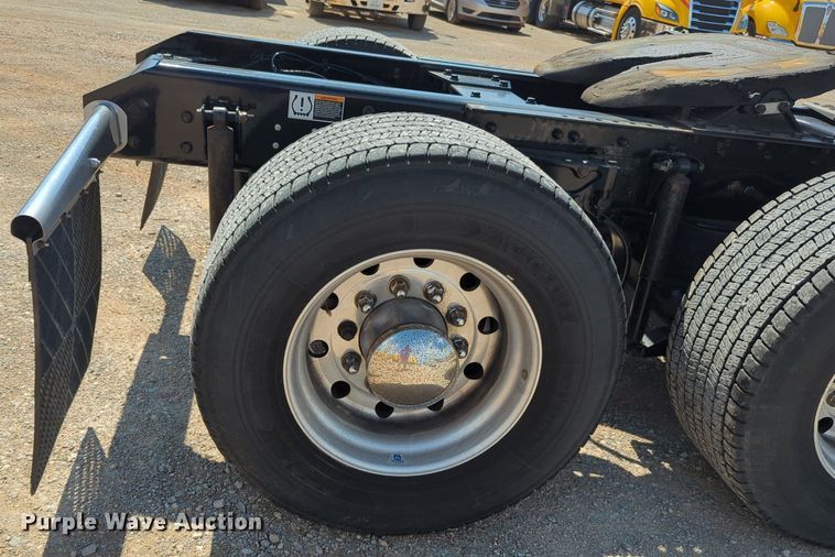 image for item NG9829 2020 Kenworth  T680 semi truck