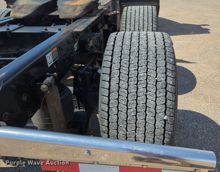 image for item NG9829 2020 Kenworth  T680 semi truck