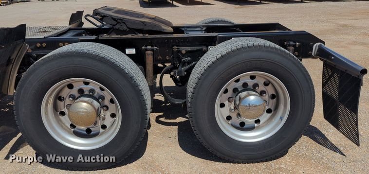 image for item NG9829 2020 Kenworth  T680 semi truck