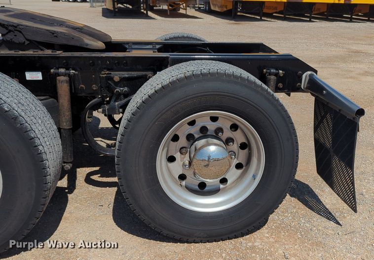 image for item NG9829 2020 Kenworth  T680 semi truck