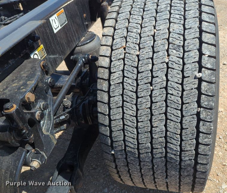 image for item NG9829 2020 Kenworth  T680 semi truck