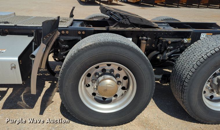 image for item NG9829 2020 Kenworth  T680 semi truck