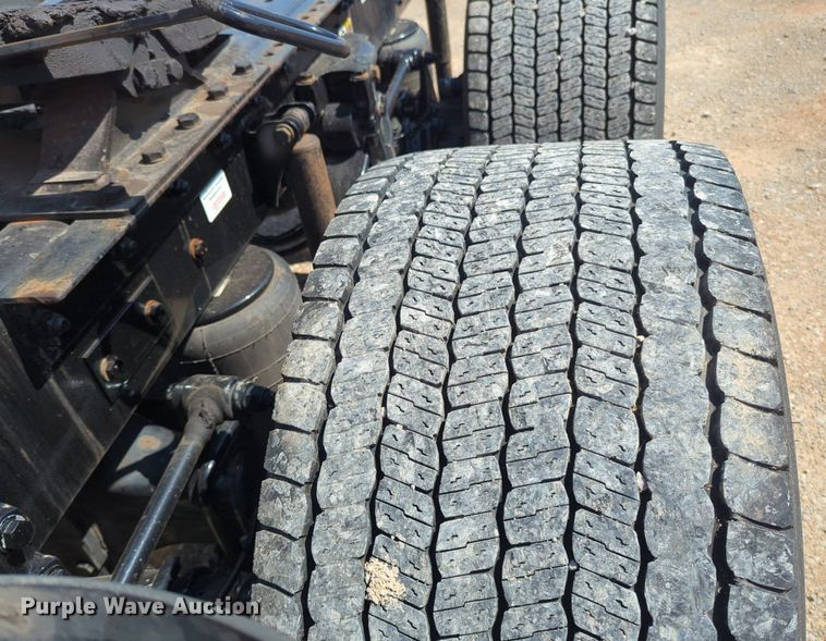 image for item NG9829 2020 Kenworth  T680 semi truck