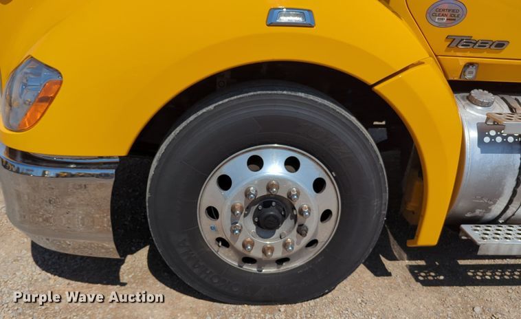 image for item NG9829 2020 Kenworth  T680 semi truck