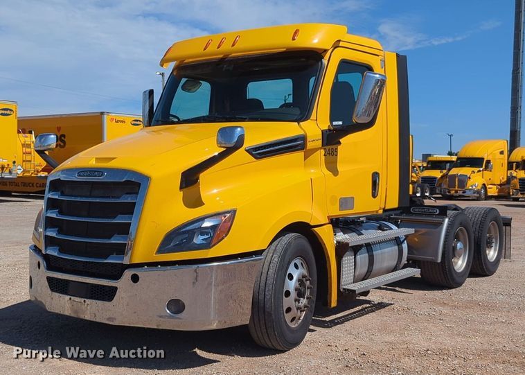 image for item NG9830 2020 Freightliner  Cascadia 126 semi truck