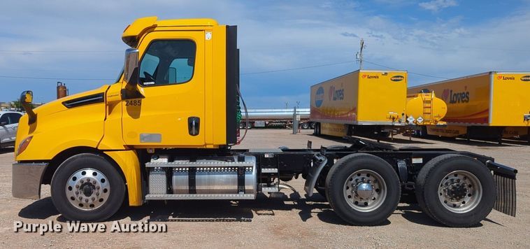 image for item NG9830 2020 Freightliner  Cascadia 126 semi truck