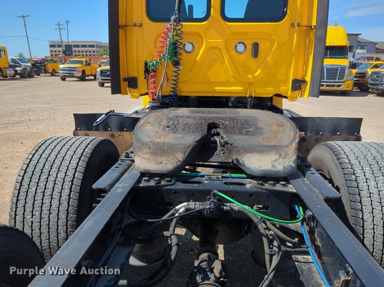 image for item NG9830 2020 Freightliner  Cascadia 126 semi truck