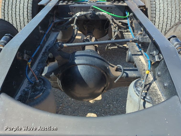 image for item NG9830 2020 Freightliner  Cascadia 126 semi truck