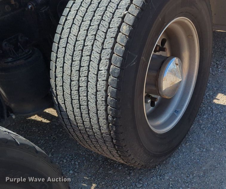 image for item NG9830 2020 Freightliner  Cascadia 126 semi truck