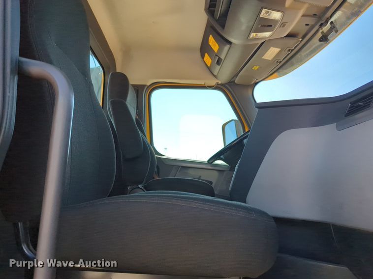 image for item NG9830 2020 Freightliner  Cascadia 126 semi truck