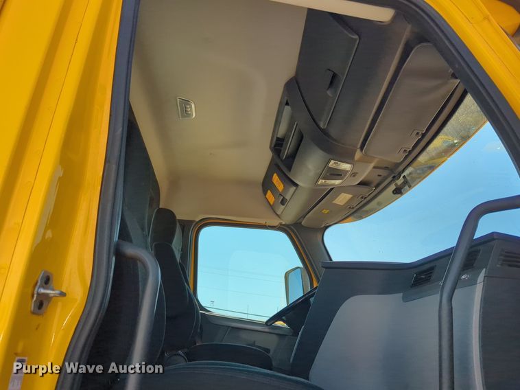 image for item NG9830 2020 Freightliner  Cascadia 126 semi truck