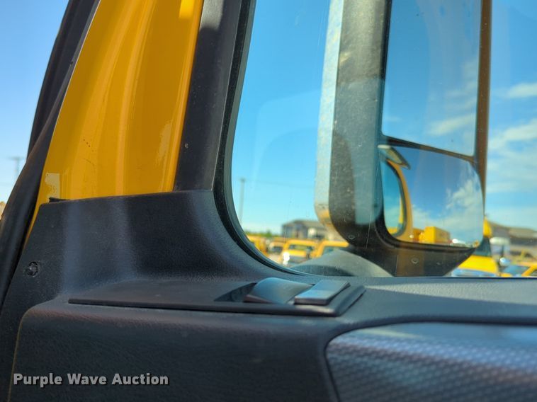 image for item NG9830 2020 Freightliner  Cascadia 126 semi truck