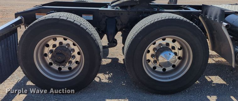 image for item NG9830 2020 Freightliner  Cascadia 126 semi truck