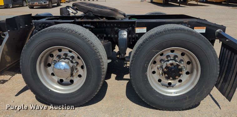 image for item NG9830 2020 Freightliner  Cascadia 126 semi truck