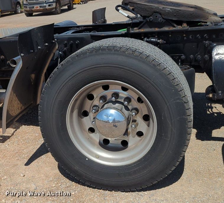 image for item NG9830 2020 Freightliner  Cascadia 126 semi truck