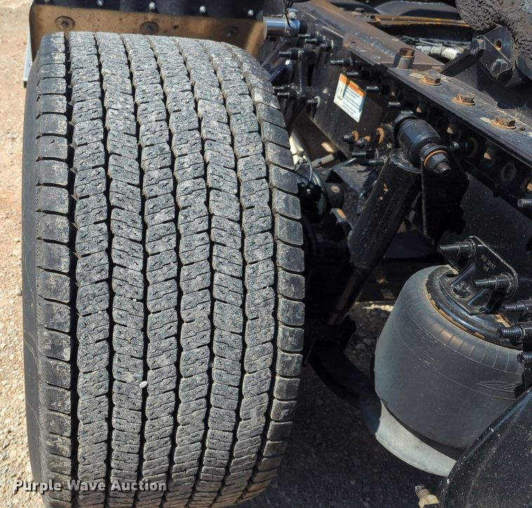 image for item NG9830 2020 Freightliner  Cascadia 126 semi truck