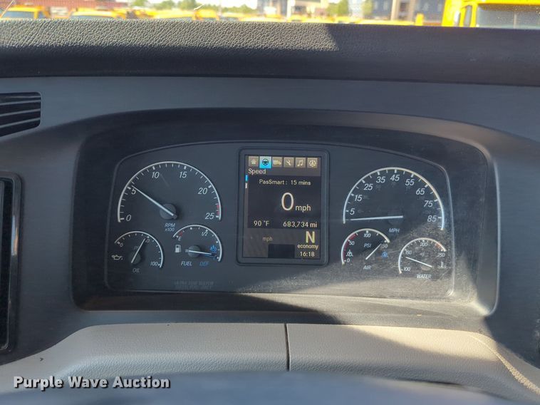 image for item NG9830 2020 Freightliner  Cascadia 126 semi truck