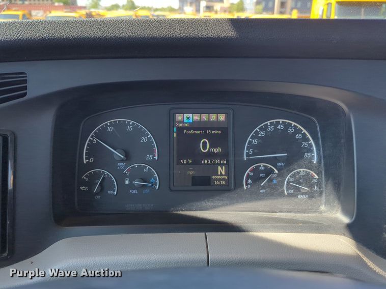 image for item NG9830 2020 Freightliner  Cascadia 126 semi truck