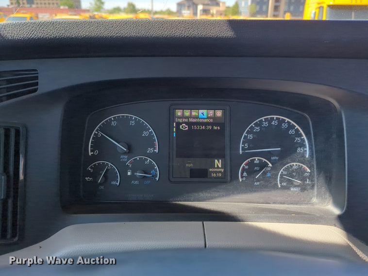 image for item NG9830 2020 Freightliner  Cascadia 126 semi truck