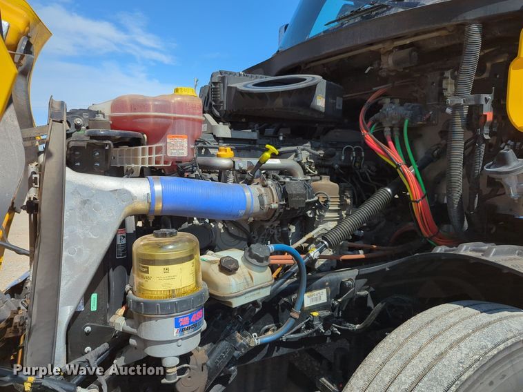 image for item NG9830 2020 Freightliner  Cascadia 126 semi truck