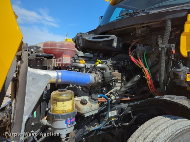 image for item NG9830 2020 Freightliner  Cascadia 126 semi truck