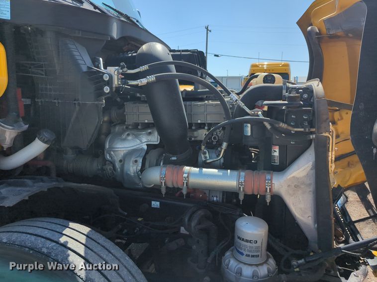 image for item NG9830 2020 Freightliner  Cascadia 126 semi truck