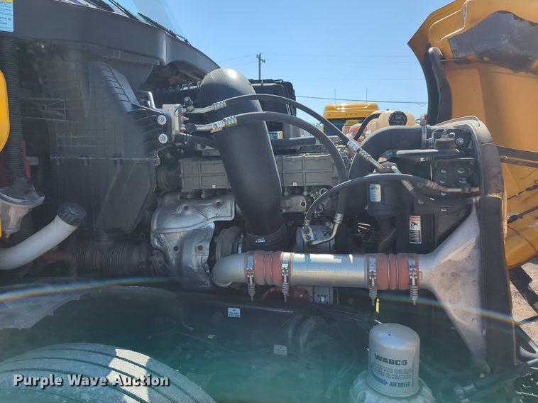 image for item NG9830 2020 Freightliner  Cascadia 126 semi truck