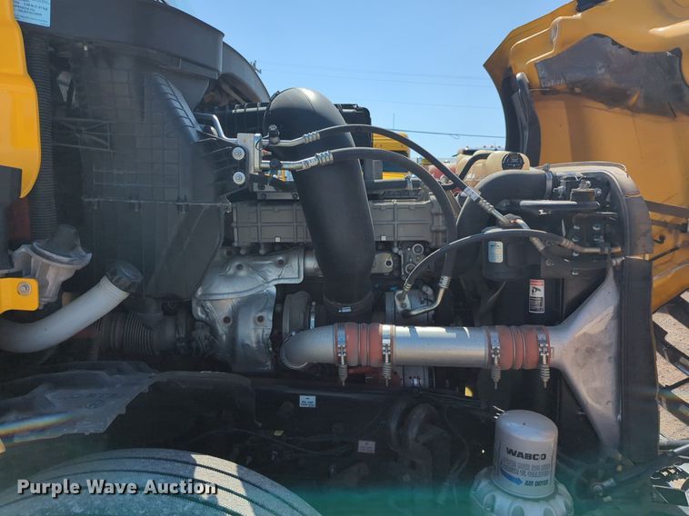 image for item NG9830 2020 Freightliner  Cascadia 126 semi truck