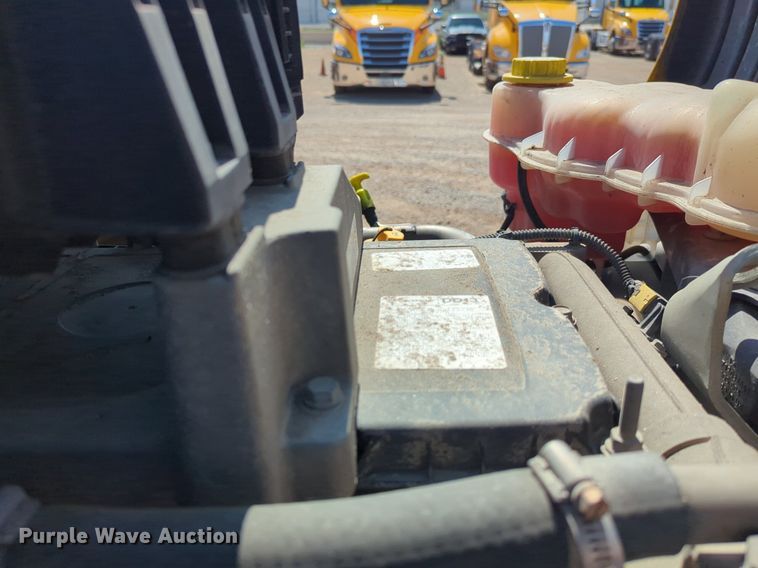 image for item NG9830 2020 Freightliner  Cascadia 126 semi truck