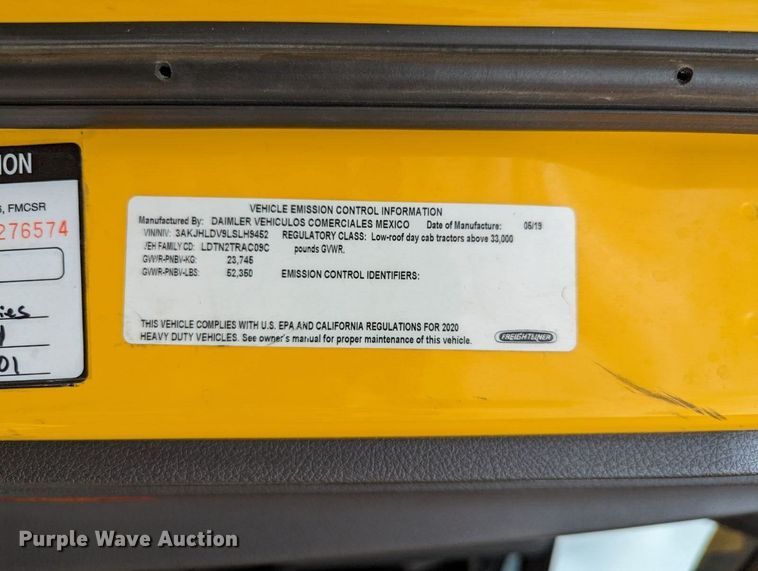 image for item NG9830 2020 Freightliner  Cascadia 126 semi truck