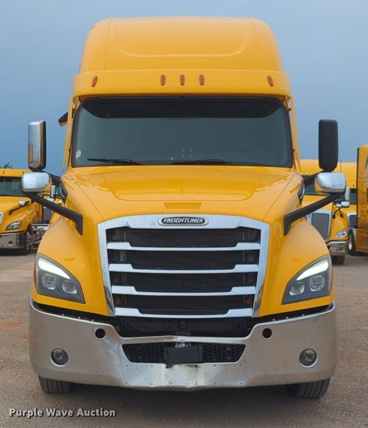 image for item NG9839 2021 Freightliner  Cascadia 126 semi truck