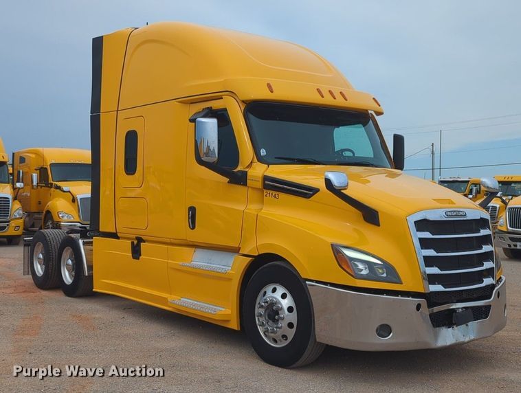 image for item NG9839 2021 Freightliner  Cascadia 126 semi truck