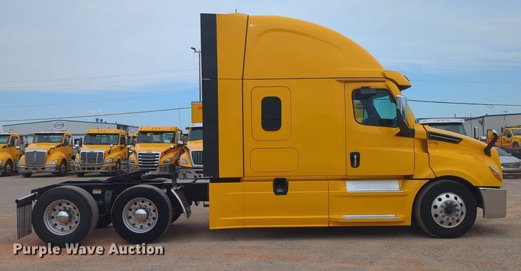 image for item NG9839 2021 Freightliner  Cascadia 126 semi truck