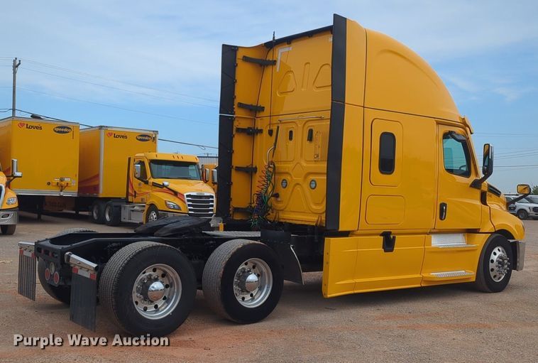 image for item NG9839 2021 Freightliner  Cascadia 126 semi truck