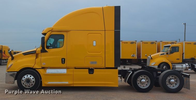 image for item NG9839 2021 Freightliner  Cascadia 126 semi truck