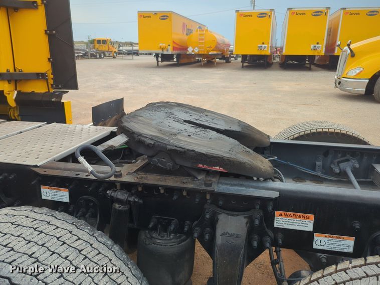 image for item NG9839 2021 Freightliner  Cascadia 126 semi truck